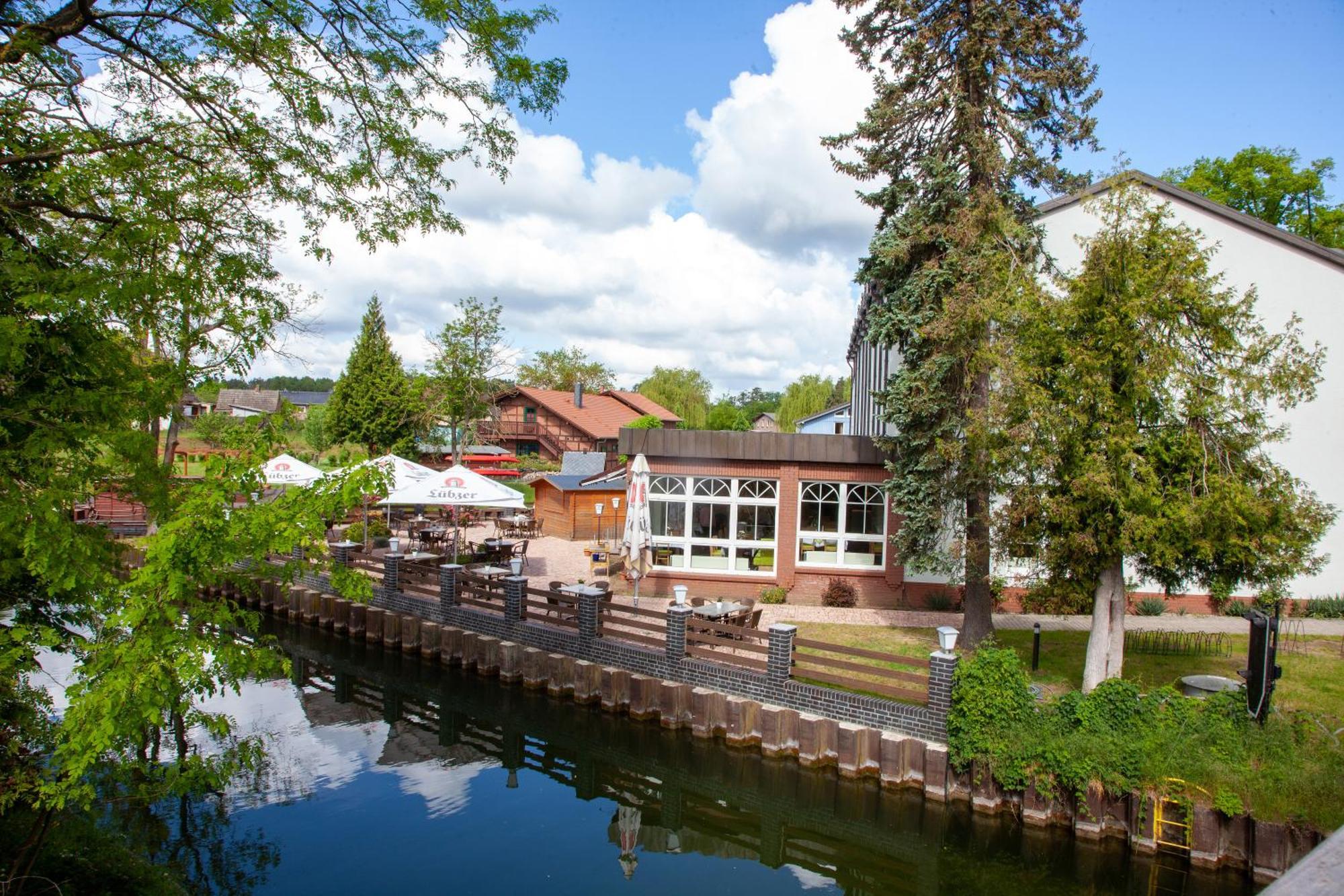 Seehotel Zum Loewen Strasen Exterior photo